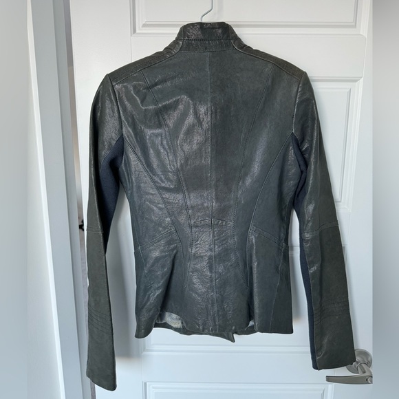 Black leather jacket, form fitting - Picture 4 of 6